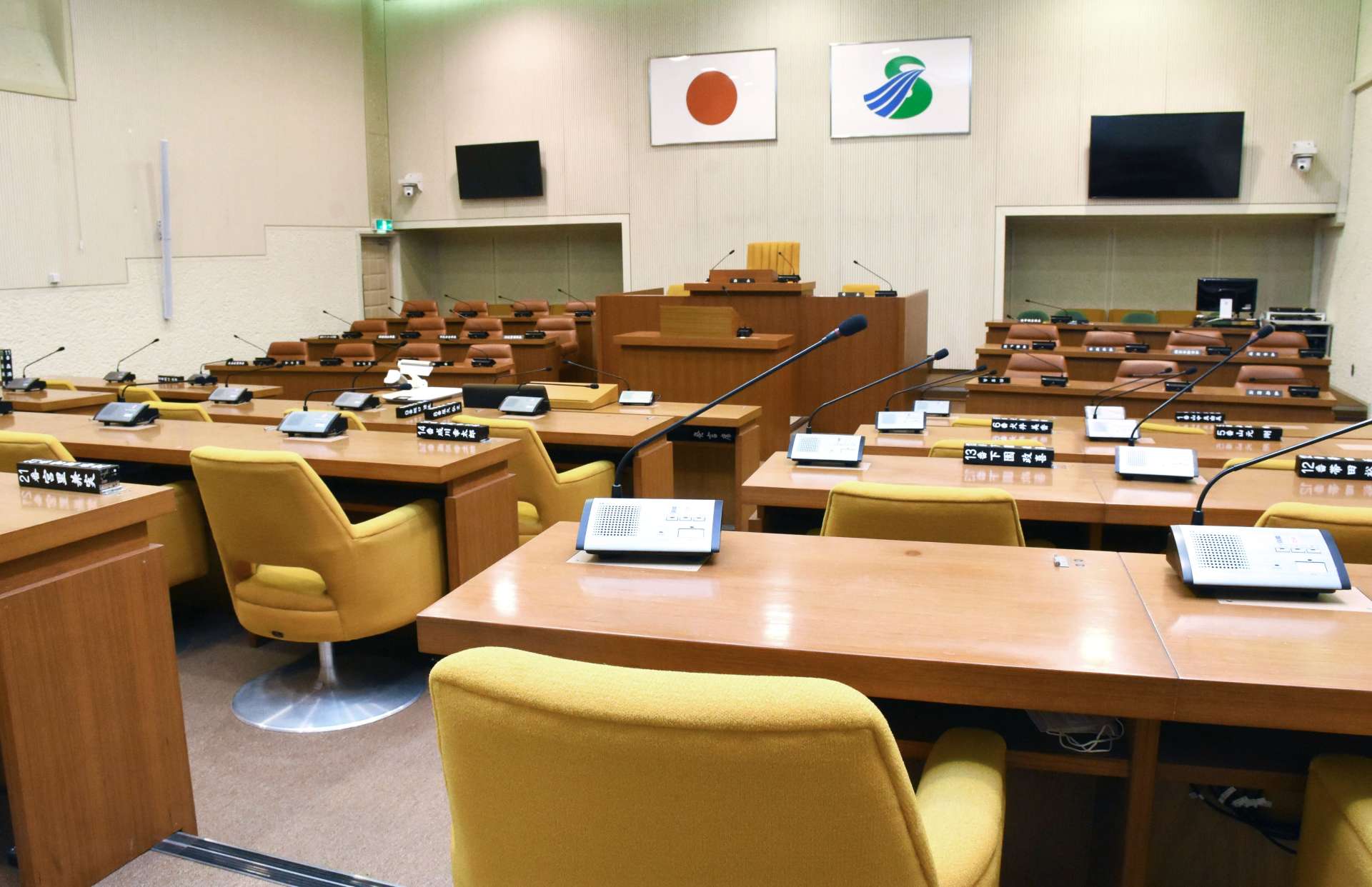 薩摩川内市議会の本会議場。新たな市議による議論がまもなく始まる＝１日、薩摩川内市