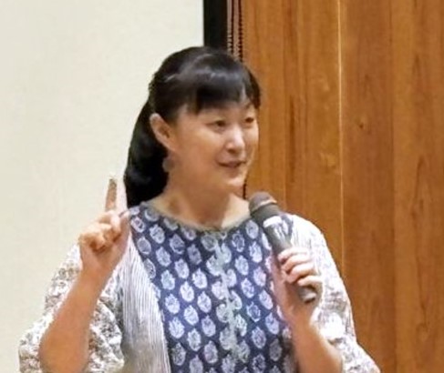 〈関連〉「身近な行動から差別はなくせる」と訴える安田菜津紀さん＝４日、熊本県水俣市
