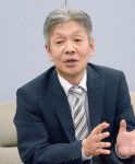 鹿児島県内の経済情勢を報告する鹿児島財務事務所の権田太所長＝６日、県庁