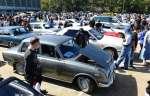 懐かしの車が並ぶ会場＝４日、出水市の野田運動場