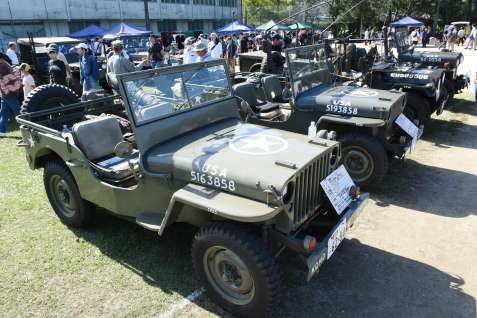 〈関連〉戦時中製造の米軍用ジープ＝出水市の野田運動場