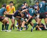 後半終了間際、相手ゴールに迫る鹿工の選手たち＝県立サッカー・ラグビー場