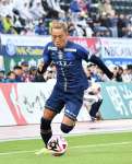 〈関連〉今季最終戦でゴール前に迫る鹿児島Ｕ・五領＝１０日、白波スタジアム