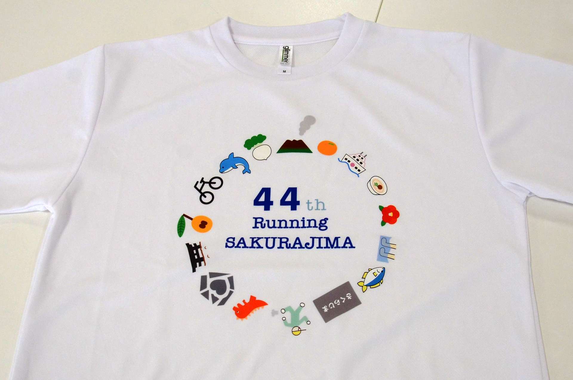 参加者に有料で事前送付する第４４回大会の記念Ｔシャツ