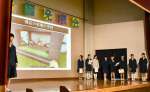 マインクラフトで校舎などを再現した６年生の発表＝伊佐市の本城小学校