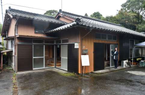 古民家を改修したアーティストの居場所となる拠点＝鹿児島県錦江町田代