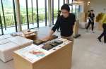 〈関連〉徳之島の岩石を実物展示するコーナー＝２２日、徳之島町花徳の徳之島世界遺産センター