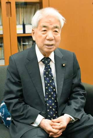 〈関連〉「議長席ではずっと緊張していた」と話す尾辻秀久氏＝参院議員会館