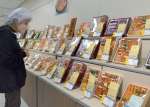 人気のさつま揚げなどが並ぶお歳暮ギフトセンター＝２８日、鹿児島市の山形屋