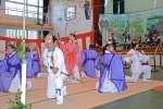 演舞を披露する保存会のメンバー＝鹿児島市の坂元台小学校
