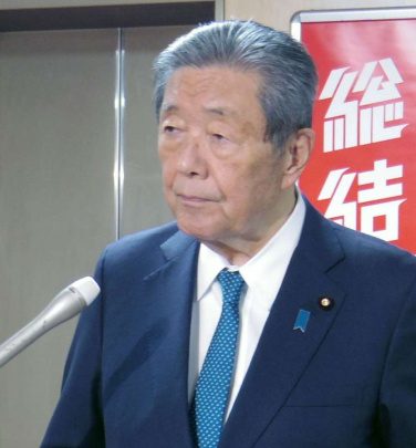記者の質問に答える森山裕幹事長＝２９日、東京・永田町の自民党本部