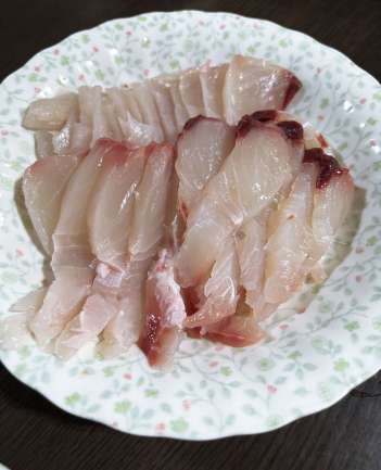 爽やかな脂と食感が楽しめる刺し身