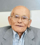 「戦時中の学校であったことを知ってほしい」と話す本村輝正さん＝志布志市志布志町志布志２丁目