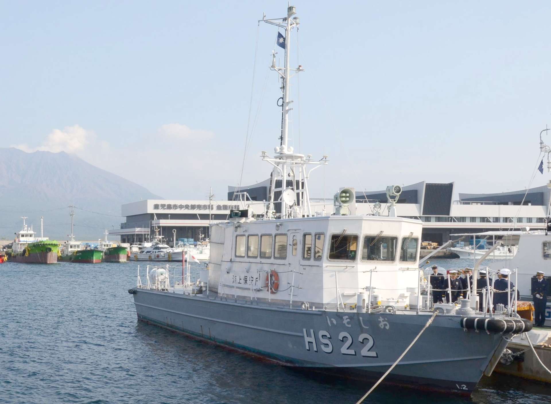 引退した測量船「いそしお」＝３日、鹿児島市の鹿児島港本港区