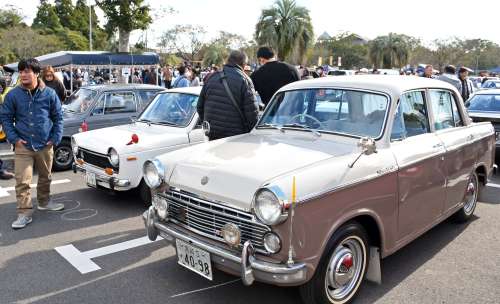 往年の名車が並ぶオールドカーフェスタｉｎおおさき＝大崎町神領