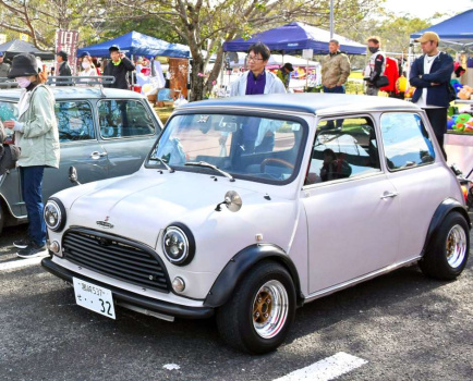 往年の名車が並ぶオールドカーフェスタｉｎおおさき＝大崎町神領