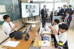 複式学級がある小学校同士をつないだ遠隔授業＝垂水市の松ケ崎小学校