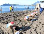 砂浴場からは、東シナ海や開聞岳が見渡せる＝５日、指宿市の山川砂むし温泉「砂湯里」