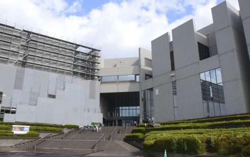 〈関連〉改修のため２０２６年に休館する川商ホール＝鹿児島市与次郎２丁目