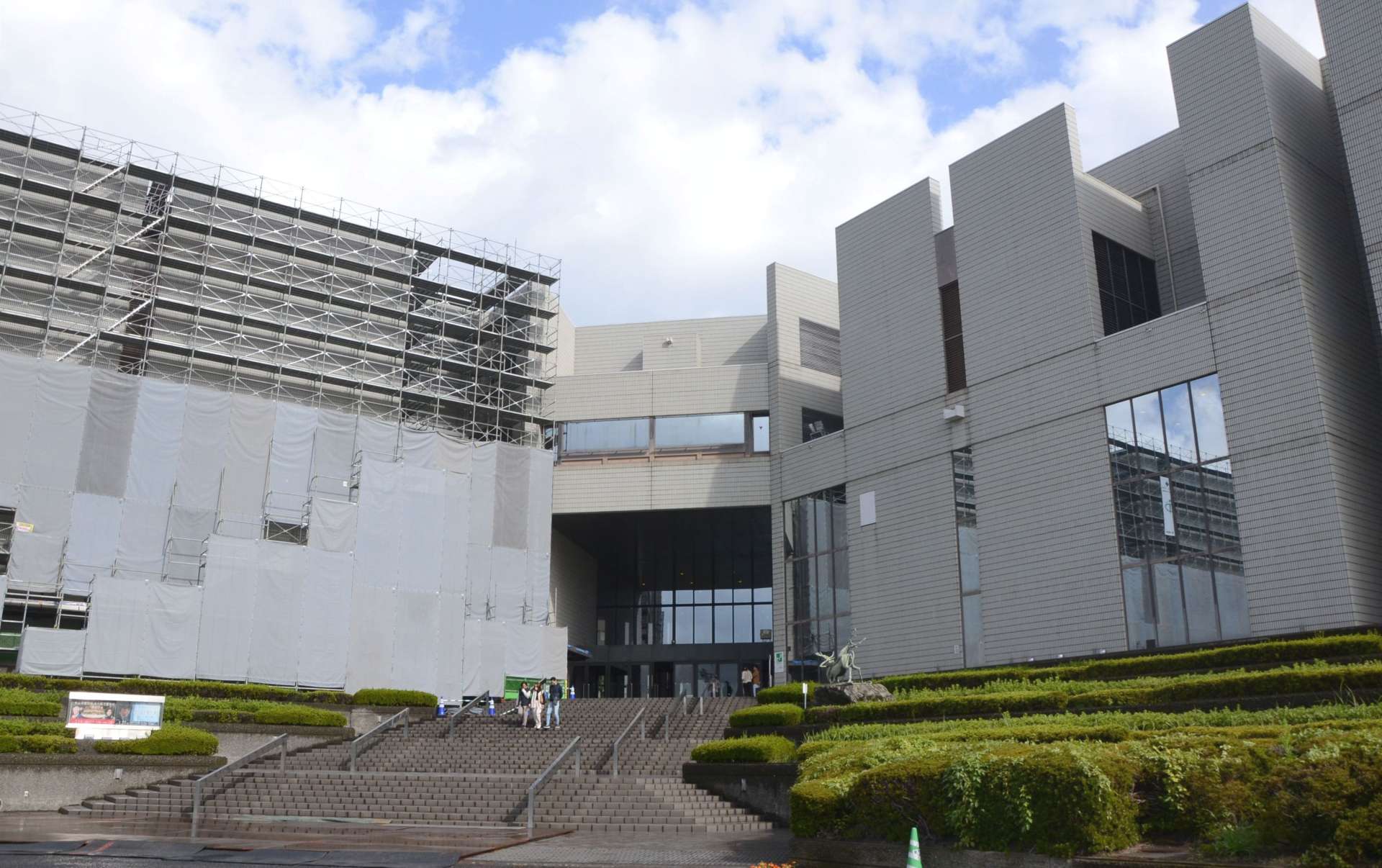 〈関連〉改修のため２０２６年に休館する川商ホール＝鹿児島市与次郎２丁目