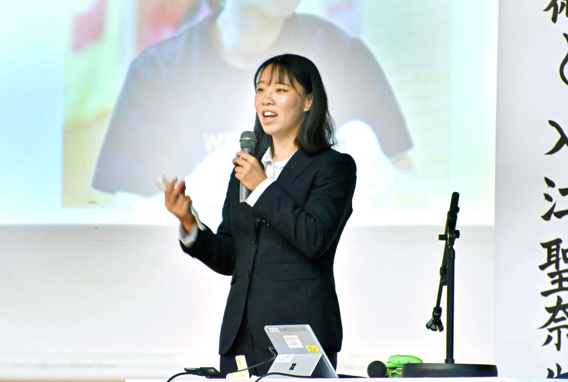 「不器用だから努力できた」と話す入江聖奈さん＝薩摩川内市の川内商工高校