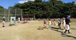 中学生が中心となって開催した小学生向けの野球教室＝知名町の大山総合グラウンド（沖永良部中学校体育連盟野球専門部提供）