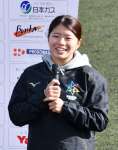ラグビー教室で子どもたちに語りかける迫田夢乃＝県立サッカー・ラグビー場