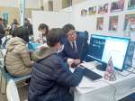 中高大学生らが訪れた進学・就職応援フェア＝１５日、鹿児島市のカクイックス交流センター