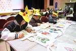 ポケモンエコバッグ作りに挑戦する子どもたち＝大崎町中央公民館