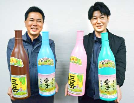 ラッパ飲みをしているように見える「一升瓶メガホン」