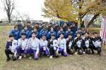 笑顔で健闘を誓う（手前から）男子の鹿児島工と女子の神村学園、鹿児島の選手たち＝たけびしスタジアム