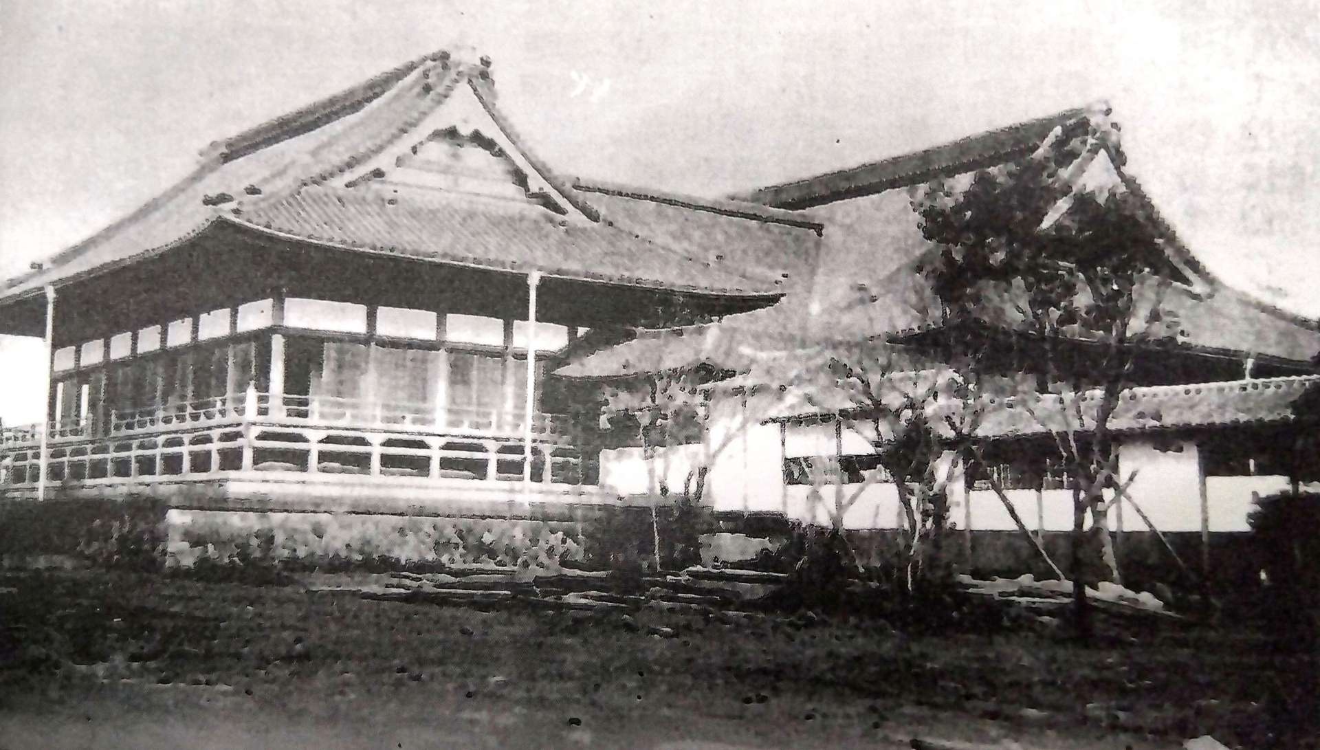 都城大空襲で焼失した攝護寺の２代目本堂（攝護寺百年史から）