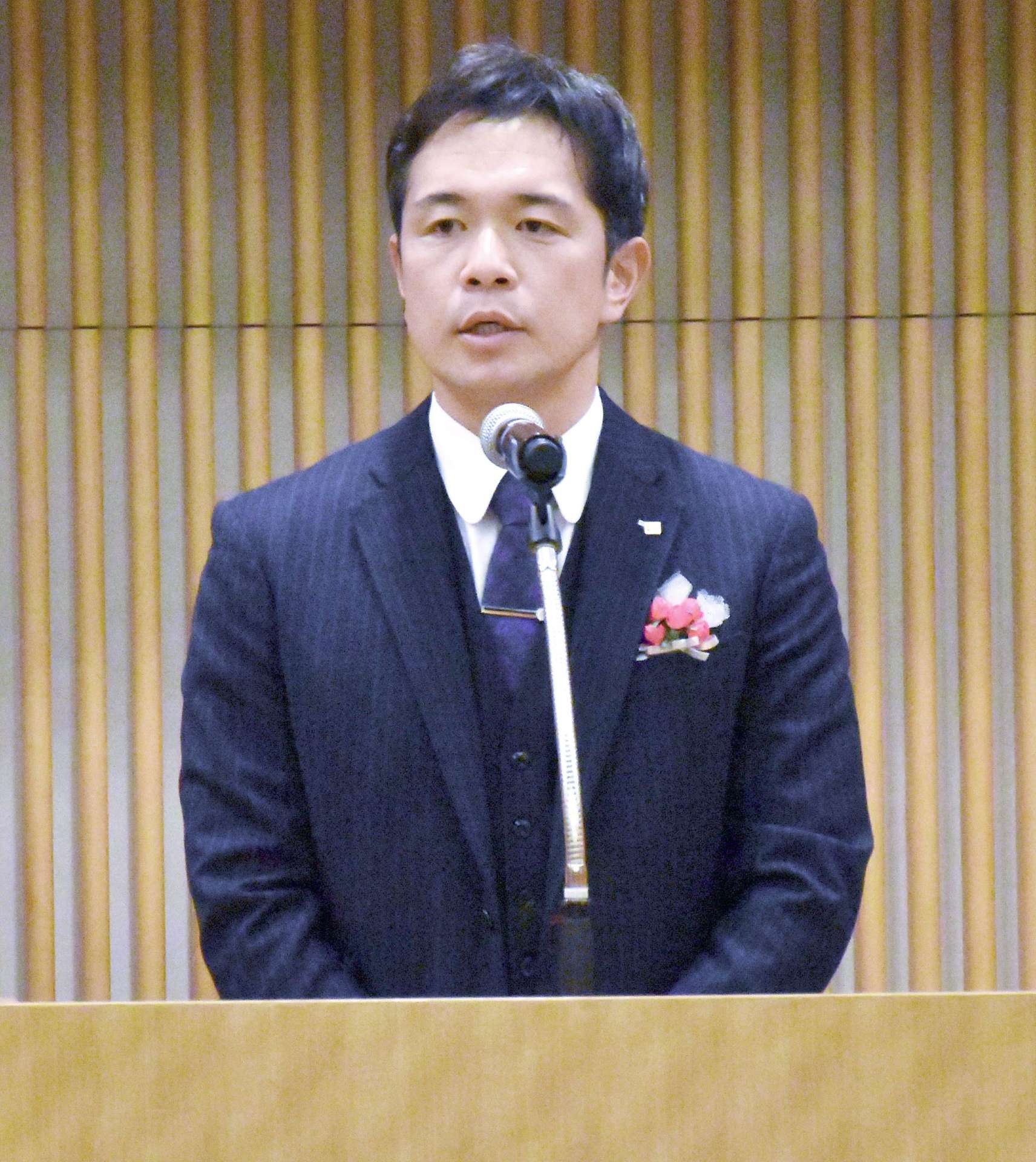 表彰式でスピーチする森建設の森義大社長＝２４日、東京・平河町