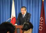 記者の質問に答える森山裕幹事長＝２４日、自民党本部
