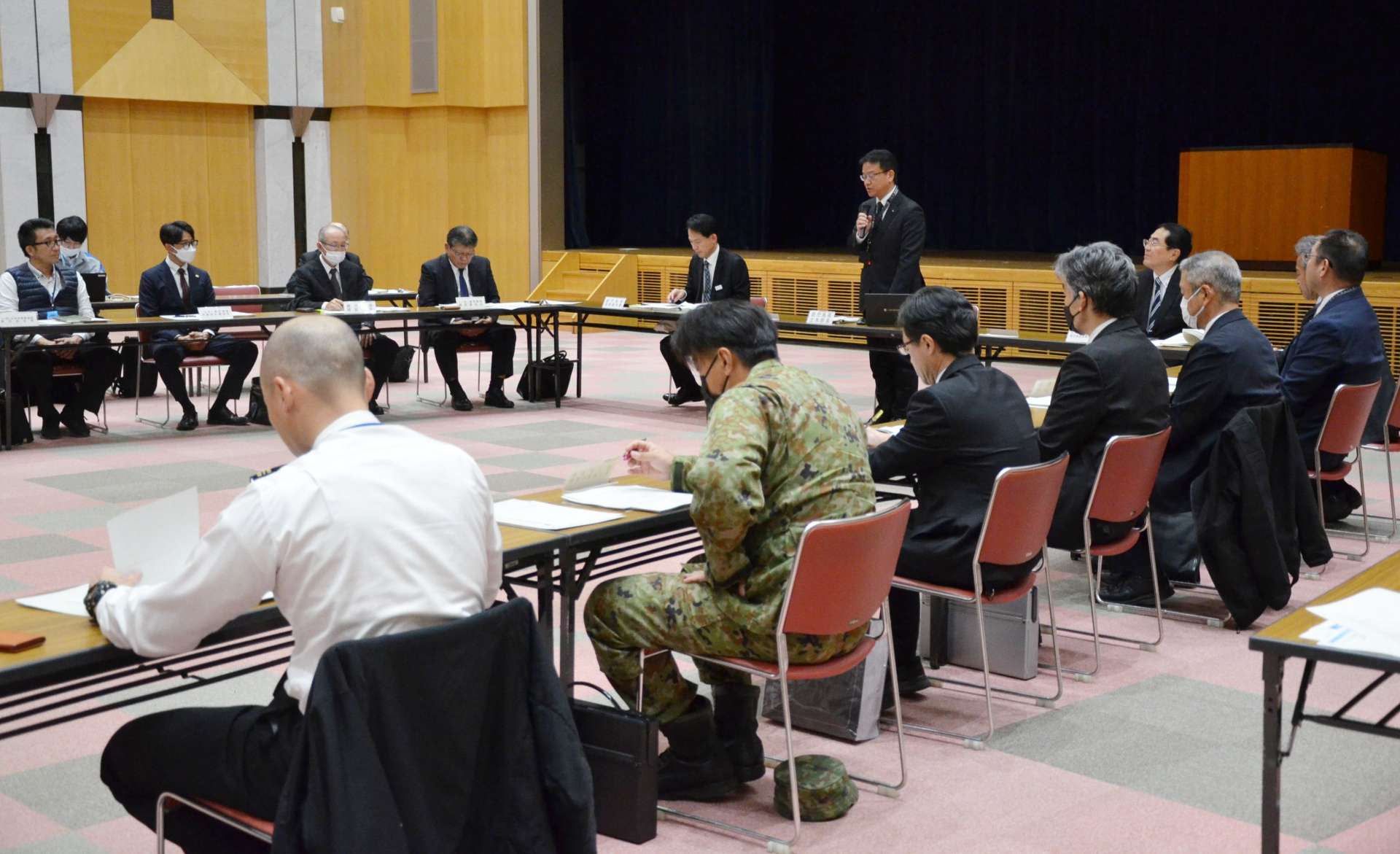 鹿児島県の道路啓開計画改定について議論する協議会＝２５日、県庁