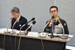 列車の運転再開の見通しを説明するＪＲ九州の海老原毅鹿児島支社長（右）ら＝２５日、鹿児島市の同支社