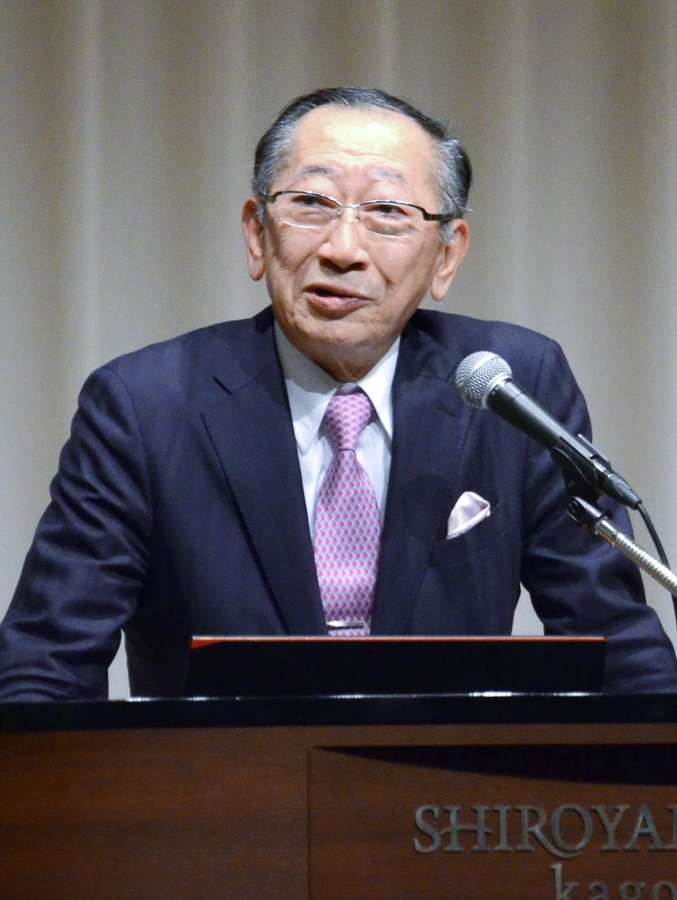 ＪＲ九州の観光戦略について講演する青柳俊彦会長＝２５日、鹿児島市の城山ホテル鹿児島