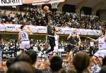 第１クオーター、レブナイズのゲインズがシュートを決める＝県体育館