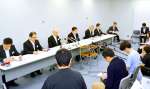 一連の不祥事に関する質問が相次いだ県警の定例会見＝１０月２５日、鹿児島市の県警本部
