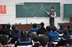 受験対策に励む中学生＝３０日、鹿児島市加治屋町の受験ラサール加治屋
