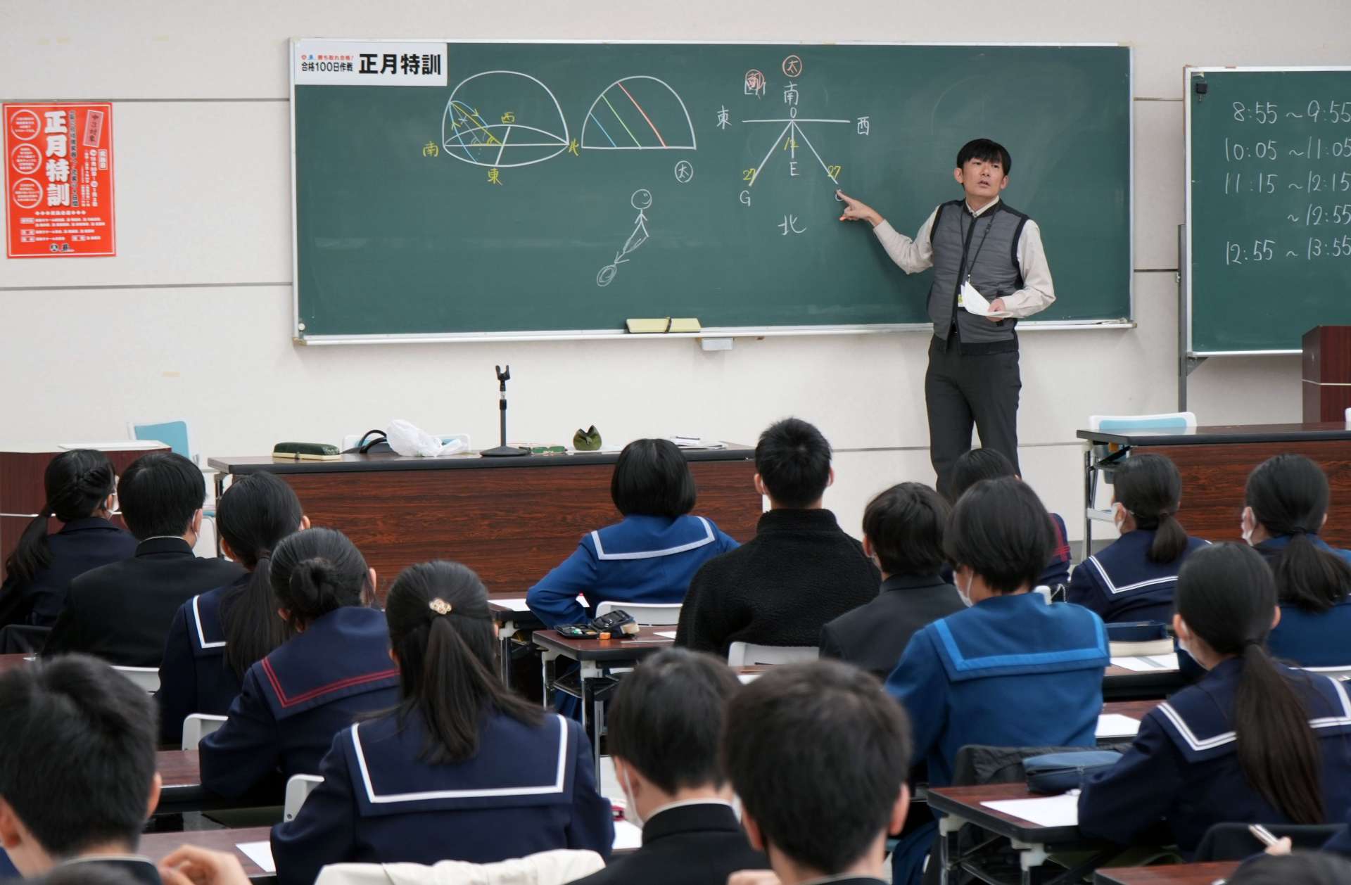 受験対策に励む中学生＝３０日、鹿児島市加治屋町の受験ラサール加治屋