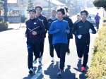 ロード走に取り組む曽於チーム＝２日、曽於市