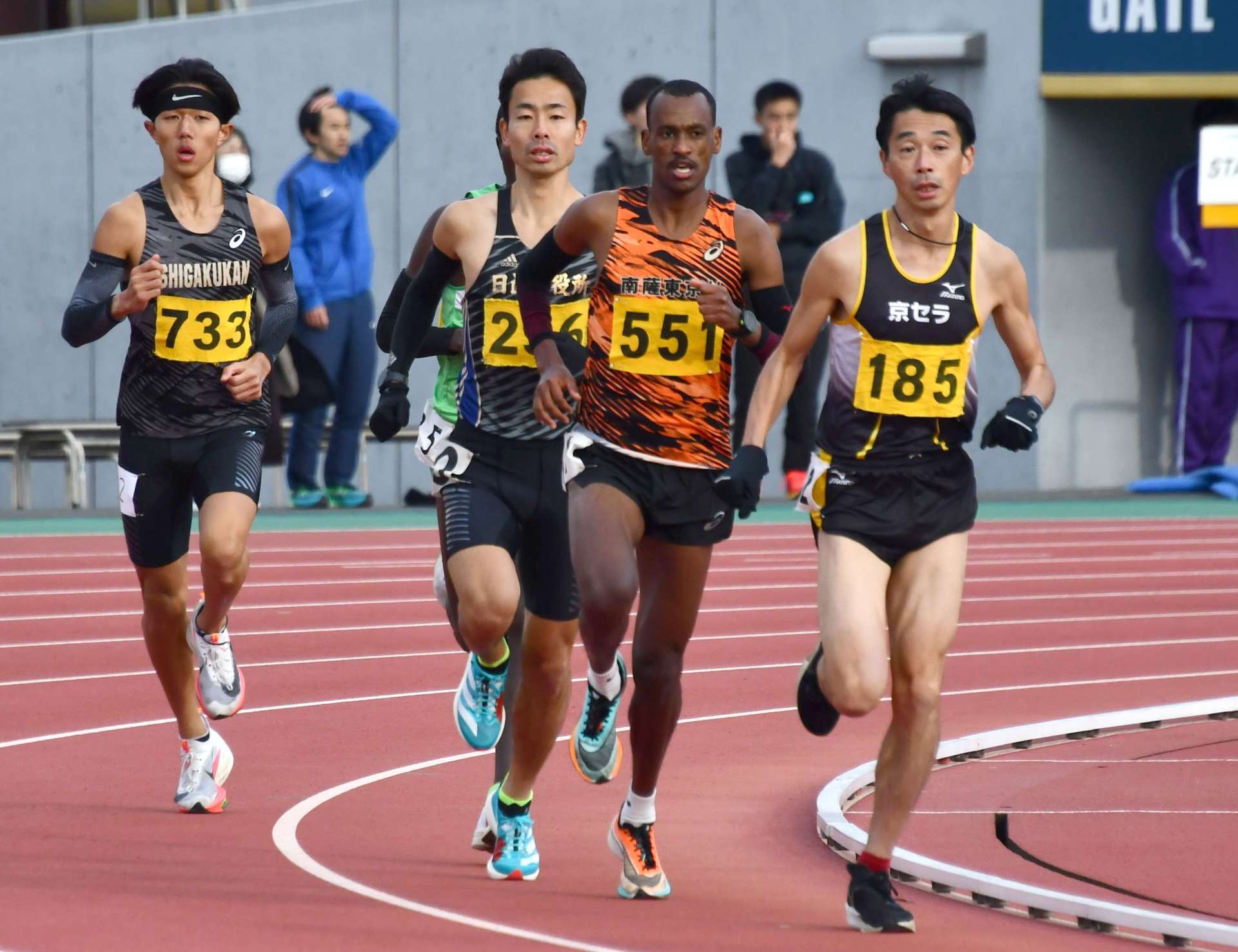 〈前年大会より〉男子高校・一般１０キロで優勝したデジェン・テスファレム・ウェルドゥ（南薩東京社、５５１）＝白波スタジアム