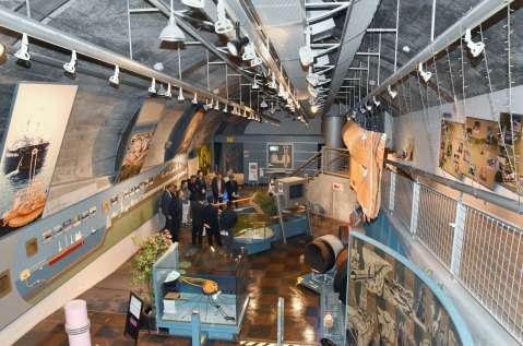 石油の地下備蓄の仕組みなどを学べる串木野国家石油備蓄基地の「ちかび展示館」＝いちき串木野市野元