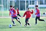 試合形式の練習で汗を流す神村イレブン＝Ｊ－ＧＲＥＥＮ堺