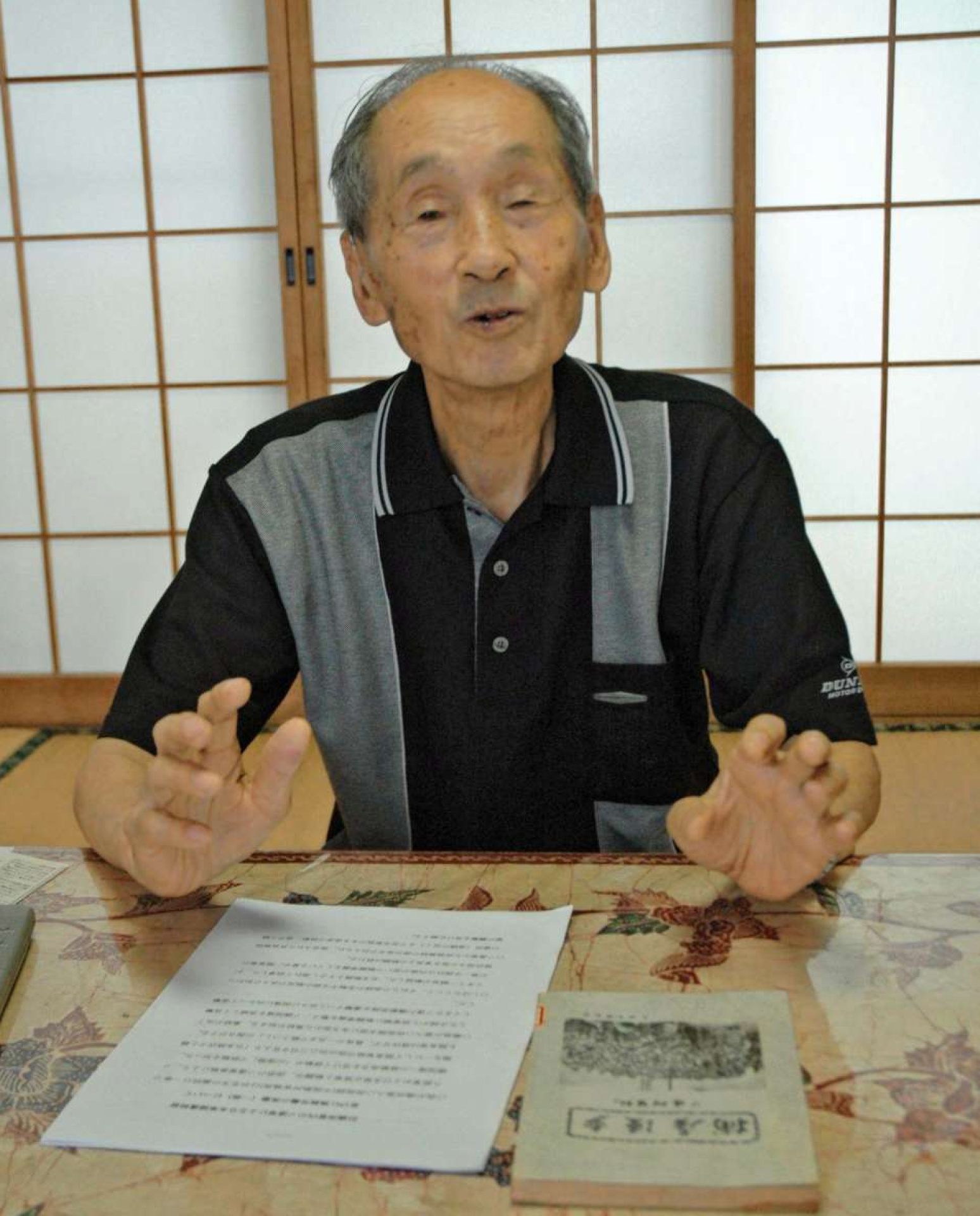 満州でもソ連軍による強制労働があったことを知ってほしいと話す田原豊さん＝指宿市東方