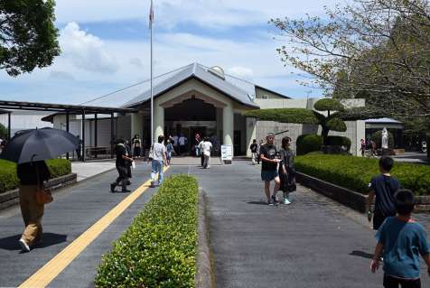 〈関連〉多くの観光客が訪れている知覧特攻平和会館＝南九州市