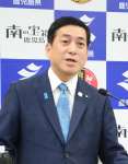 質問に答える塩田康一知事＝６日、鹿児島県庁