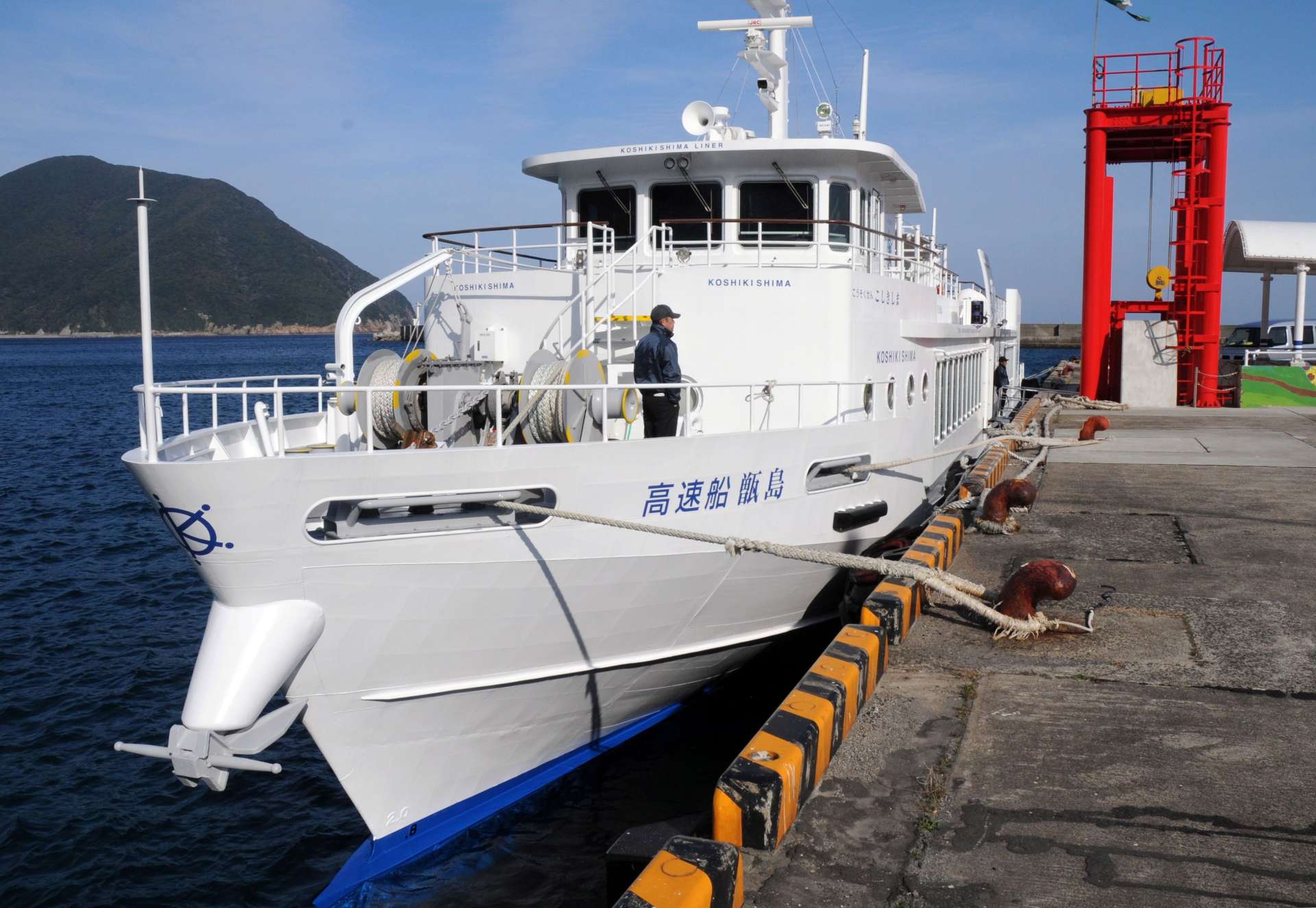 県本土と甑島を結ぶ高速船甑島＝薩摩川内市下甑町の長浜港