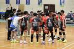 〈関連〉試合前に気勢を上げるフラーゴラッド鹿児島の選手＝フラゴラアリーナ日置